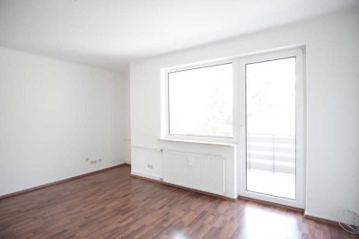 ~~ Sonniger Balkon ~ Laminat ~ ab sofort beziehbar ~~