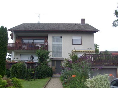 Schöne 4 Zimmer Wohnung in ruhiger Lage mit großem Ost-Süd Balkon