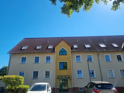 Charmante 2-Zimmer-Wohnung mit großzügigen, hellen Räumen in ruhiger Lage