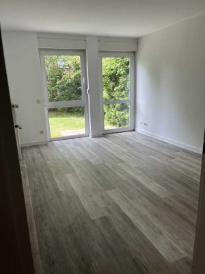 Attraktive und vollständig renovierte 2-Raum-Erdgeschosswohnung mit EBK in Eschweiler