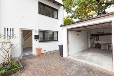 Vollständig renoviertes Reiheneckhaus mit Garten und Garage in ruhiger, familienfreundlicher Lage