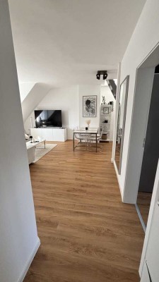 MODERN MÖBLIERTE 2-ZIMMER-WOHNUNG