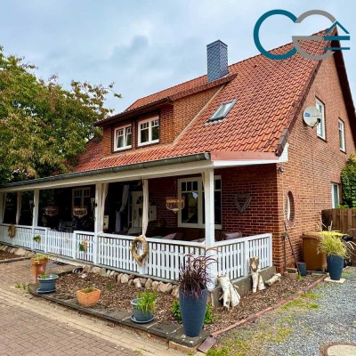 Gepflegtes Zweifamilienhaus in zentraler Ortslage von Staffhorst – Pferdeboxen und Weidemöglichkeit!