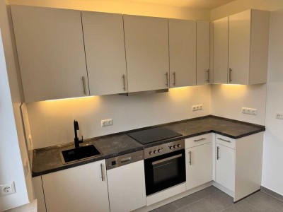 Erstbezug nach Modernisierung: Hochwertige 2-Zi.-Whg. mit neuer EBK, Balkon & Aufzug in Döhren