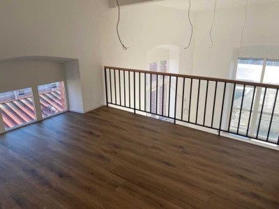 Stilvolle 2,5-Zimmer-Penthouse-Wohnung mit geh. Innenausstattung mit Balkon und EBK in Forchheim