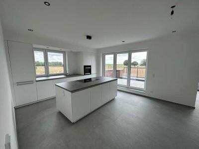 Neubauwohnung mit separatem Eingang,  1. OG mit großem Balkon und Kücheninsel