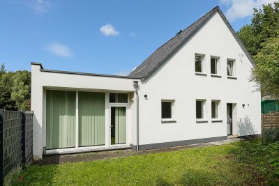 RUHIGE STADTRANDLAGE! 
DG / Erstbezug nach Sanierung / Gartenmitbenutzung