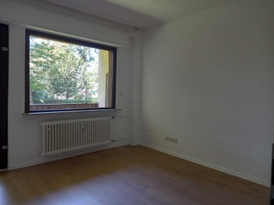 Zentral gelegene 1,5-Raum-Hochparterre-Wohnung mit Loggia  in Frankfurt