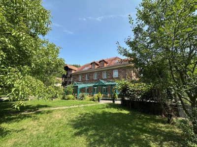 MHI - "Private Property" - Landsitz mit Nebengebäuden auf einem 3.500 m² Areal in Alleinlage