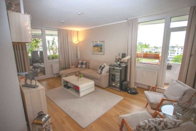 Helle, attraktive 3 Zimmerwohnung mit verglaster Loggia und Sonnenlage!
