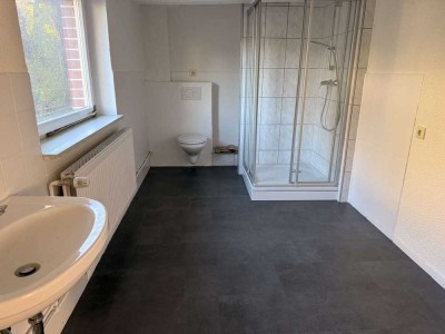 Großes Einfamilienhaus mit 6 Zimmern und 162 qm Wohnfläche und viel Nutzfläche