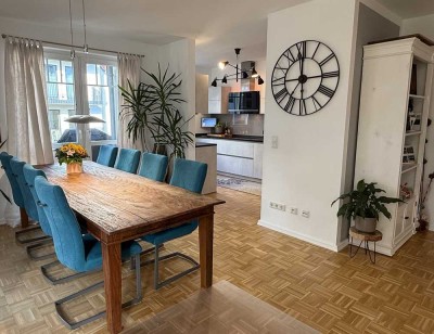 Juwel in Alsternähe: Möblierte Etagenwohnung mit zwei Balkonen | Luxus Bäder | 2 TG (e-)Stellplätze