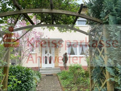 Interessantes Reihenendhaus mit Garage und Carport