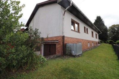Freistehender Bungalow als Einfamilienhaus (vollunterkellert).