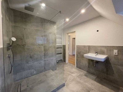 OBK ! Sanierte 3-Zi-Whg mit Balkon