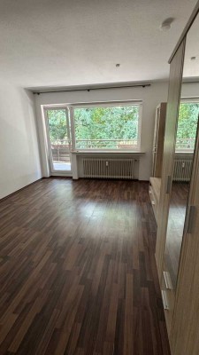 Ruhiges schnuckeliges 1-Zimmer Apartment K/D/B mit Balkon und Einbauküche!