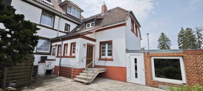 GROß-BUCHHOLZ: Kleines Einfamilienhaus mit großem Charakter (;