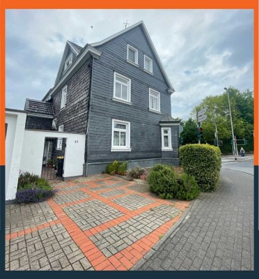 Ein-/Zweifamilienhaus mit Terrasse,
Garage und vollunterkellert