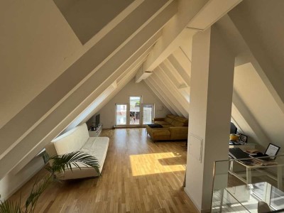 wunderschöne, neuwertige 2,5-Zimmer-Maisonette-Wohnung mit geh. Innenausstattung mit EBK