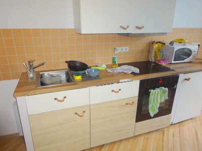 2-Zimmer-Wohnung im 1. OG * inklusive kleine Küchenzeile