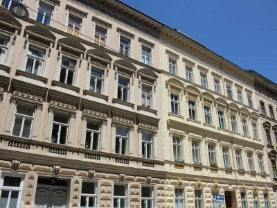 SEEGASSE, ERSTBEZUG, unbefristete 73 m2 Altbau, Wohnküche, 2 Zimmer, Duschbad, Parketten, Hofruhelage, U4-Nähe