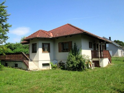 Verträumter, kleiner Bungalow mit üppigem Garten, ruhige Ortsrandlage!