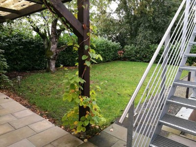 Stilvolle, generalsanierte DG-Wohnung mit seperatem Gartenanteil