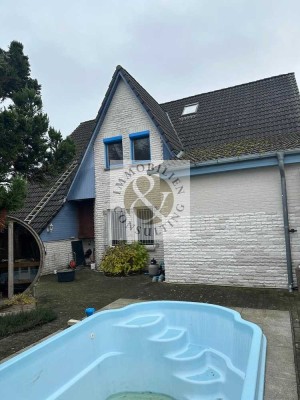 Einfamilienhaus mit wunderschönem Ausblick, Pool und Gartenteich