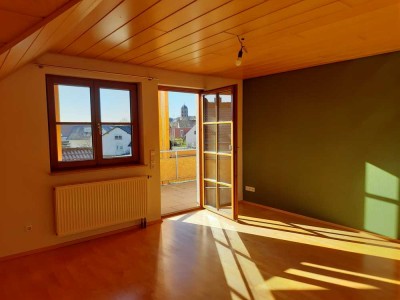 Attraktive 4-Zimmer-Wohnung mit großem Balkon und Einbauküche in Eschbronn