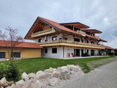 Hochwertige 4 Zimmer Wohnung mit Garten in Bernau am Chiemsee
