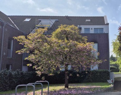 Möblierte 3,5-Zimmer-Maisonette-Wohnung mit lux. Innenausstattung plus. Balkon und EBK in Düsseldorf