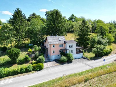 Fast-Alleinlage am Stadtrand von Coburg mit 2. Baurecht auf 3.358 m² großem Grund!