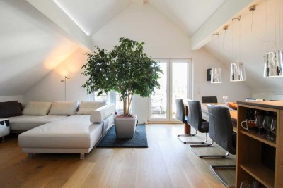 Penthouse-Flair: Exklusive 4-Zi.-Dachgeschosswohnung mit 2 Balkonen und Stellplatz