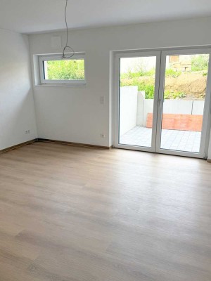 ERSTBEZUG: Lichtdurchflutete Souterrain-Wohnung