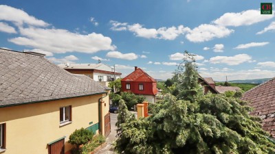 EHEMALIGES WINZERHAUS MIT 2 NEBENGEBÄUDEN UND GROSSARTIGEM WEINKELLER