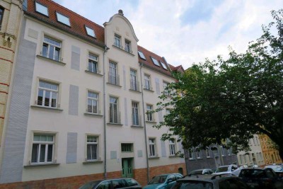 Schöne 3 Zi-WE mit Südbalkon, sep. Wohnküche mit Ebk, Laminat, Wanne im Giebichenstein-WG fähig