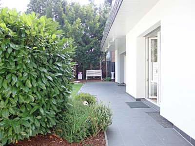 MG-Schmölderpark: Im Erdgeschoss mit Garten und großer Garage