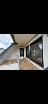 Moderne 2-Zimmer Dachgeschoss Wohnung mit Balkon in Köln-Esch/Auweiler
