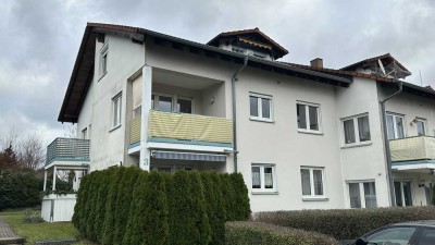 Stilvolle, modernisierte 2-Zimmer-Wohnung mit Balkon und EBK in Straßdorf
