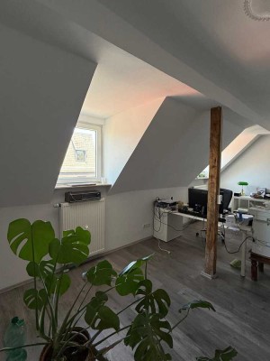 4-Zimmer Dachgeschosswohnung in höhe Bethesda Krankenhaus  in Duisburg-Hochfeld