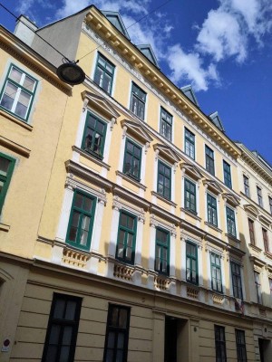 Altbaumaisonette inkl. gesamtem Dachboden und Terrasse. Ruhelage im 6. Ohne Maklergebühr!