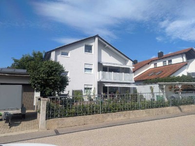 Gemütliche 3-Zimmer-Wohnung mit großzügiger Terrasse in 4-Familienhaus
