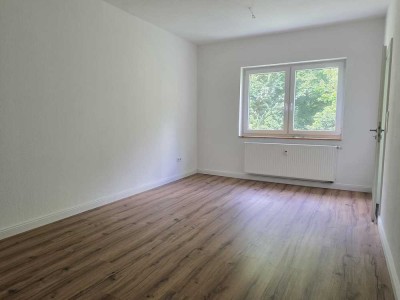 **Moderne, bezugsfertige 2-Zimmer-Wohnung mit Blick ins Grüne**