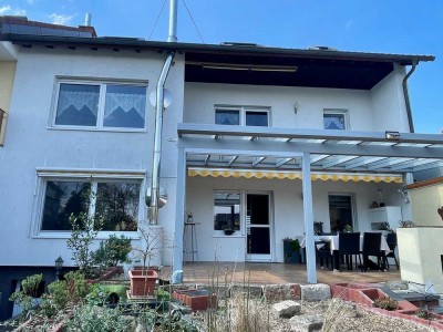 Schöne Erdgeschoss-Wohnung mit Stellplatz, Pool & nachhaltiger Solarenergie!