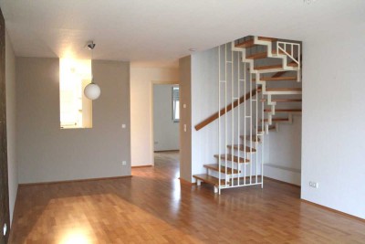 Moderne 4-Zi-Maisonettewohnung mit Balkon, EBK + TG-Stellplatz