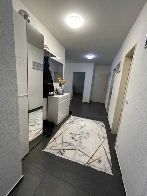 Wohnen mit Herz – Stilvoll sanierte 4,5-Zimmer-Wohnung mit zwei Balkonen und Tiefgaragenstellplatz