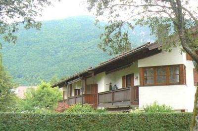 Schöne 2-Zi.-Wohnung im 1. OG mit Balkon, in Bad Reichenhall.