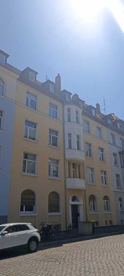 Erstbezug nach Renovierung: 2-Zimmer-Altbauwohnung in der Südstadt