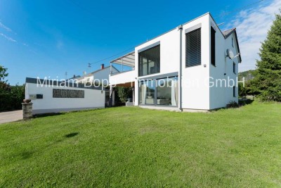 Kernsanierte 2,5-Zimmer-Erdgeschosswohnung in Reichenbach u.R. mit Ankleide, Garage und Garten