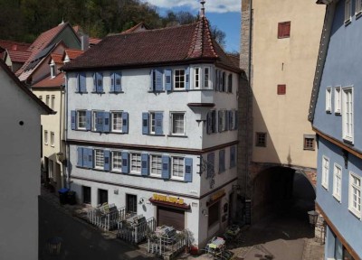 WOHN-UND GESCHÄFTS-
HAUS IN DER 
HALLER INNENSTADT